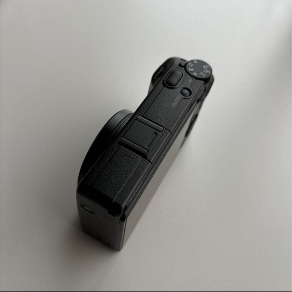RICOH GRⅢx GR3x 付属品完備 純正バッテリー3個付き ショット数 RICOH GRⅢx GR3x 付属品完備 純正バッテリー3個付き ショット数