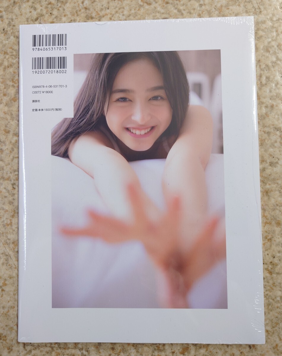 TRIANGLE magazine 01 乃木坂46 井上和 cover ポストカード(TSUTAYA) 1枚 付き (新品シュリンク未開封)ステッカー付き 切取り一切無し！の画像4