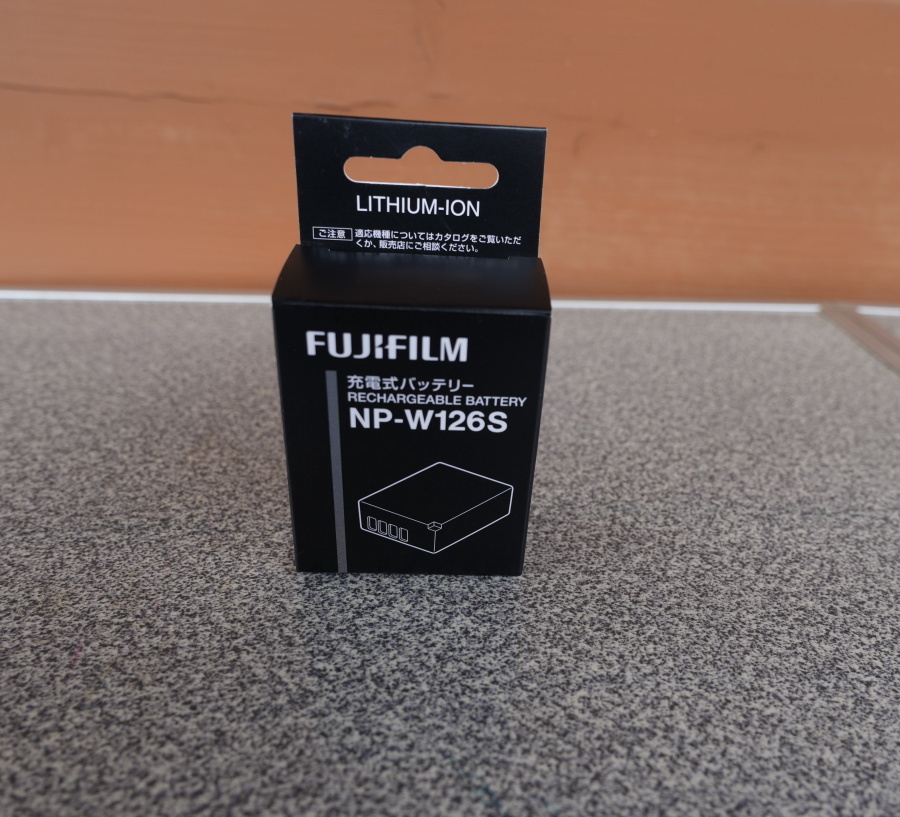 富士フィルム 使用１回 カメラ用 純正充電式バッテリー NP-W126S  の画像1