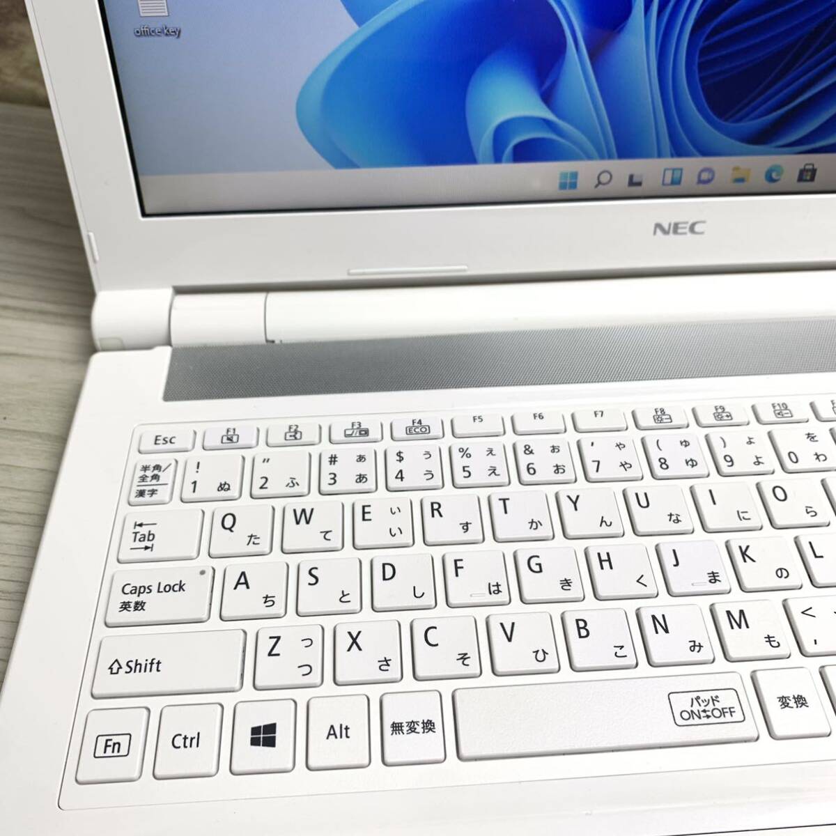 第8世代 Core i7-8550U 新品SSD512GB メモリ12GB NEC LAVIE NS630JAW カメラ WIN11 office2019の画像3