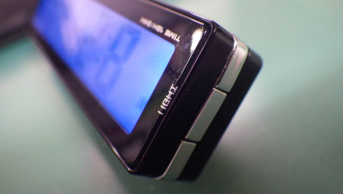 ●売切 デジタル時計 ブルーに液晶点灯 電波時計 車内時計 時間表示 小すれ有り セイワ(SEIWA) 製 型式？の画像5