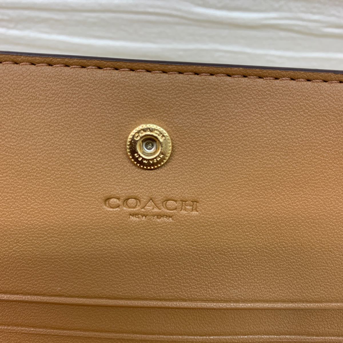 COACH 二つ折り 財布 コーチ 二つ折り財布 Cチャーム ウォレット コンパクトウォレット　C3309 ページュ　総柄　レザー　美品　_画像9