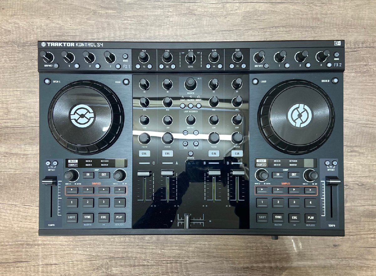 △222 現状品 機材 DJコントローラー TRAKTOR KONTROL S4 トラクター ハードケース付きの画像6