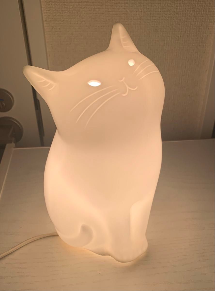 【NARUMI】白猫のテーブルランプ 置物 陶器 インテリア 猫 ネコ アンティーク