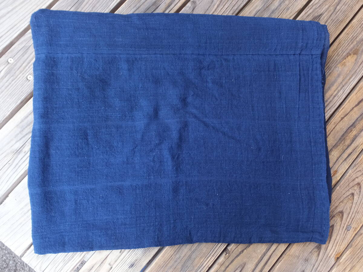蚊帳に使われていたしっかりした青系薄手藍木綿古布・4幅繋ぎ・210×147㌢・重320g・リメイク素材_画像9