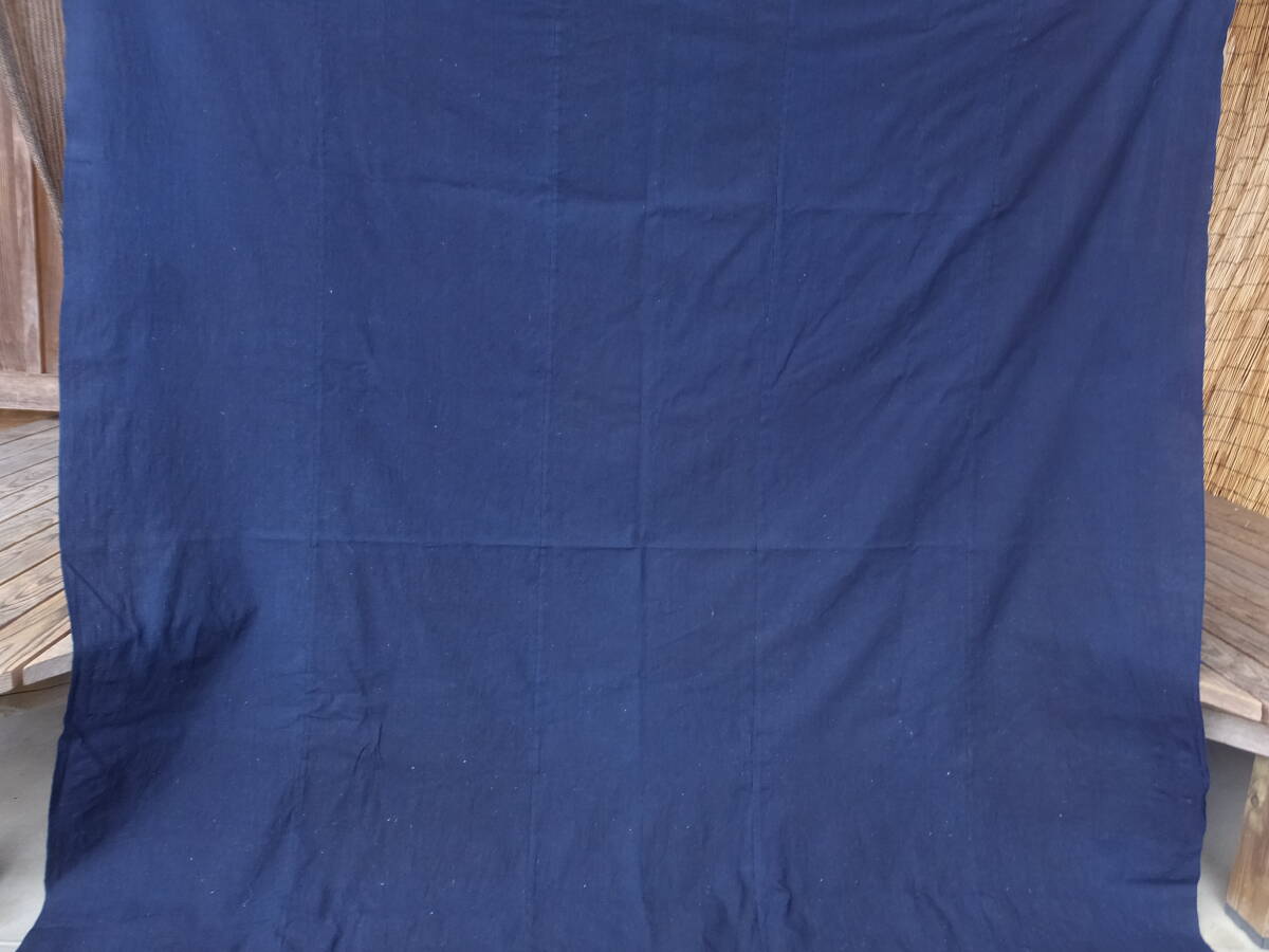 均一な色合いのきれいな青系中厚藍木綿古布・5幅繋ぎ・203×164㌢・重660g・リメイク素材_画像3