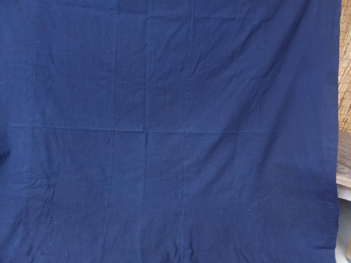 均一な色合いのきれいな青系中厚藍木綿古布・5幅繋ぎ・203×164㌢・重660g・リメイク素材_画像6