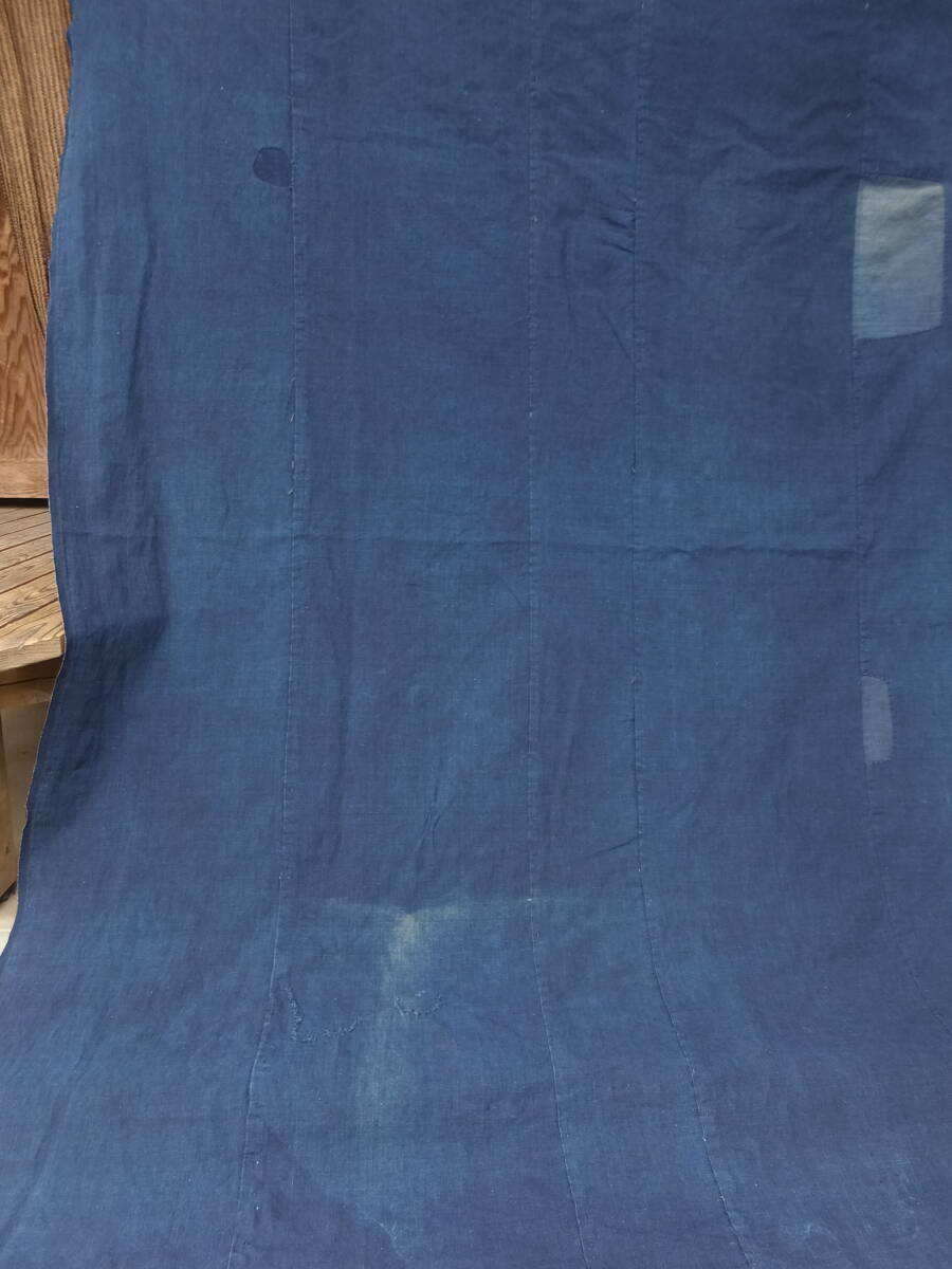 洗い晒された青系中厚藍木綿古布・5.3幅繋ぎ・203×172㌢・重670g・襤褸・リメイク素材_画像4