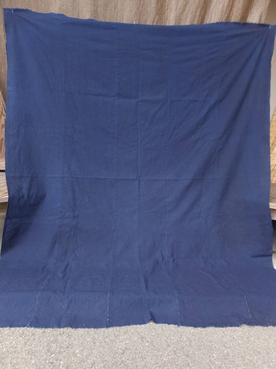 均一な色合いのきれいな青系中厚藍木綿古布・5幅繋ぎ・203×164㌢・重660g・リメイク素材_画像2