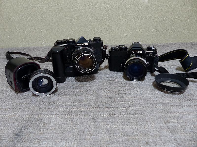 ニコンの古いカメラ.FM.レンズ日本光学.3.5.28mm.オリンパスの古いカメラ.OM-1.1.4.50mm.ワインダ-2とテレ付きです_画像1