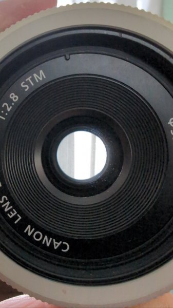 単焦点レンズ キヤノン EF40mm F2.8 STM 白 完動品 フルサイズなら弱広角、APS-Cなら標準50mmに近い使用感、使用頻度少なめですの画像4