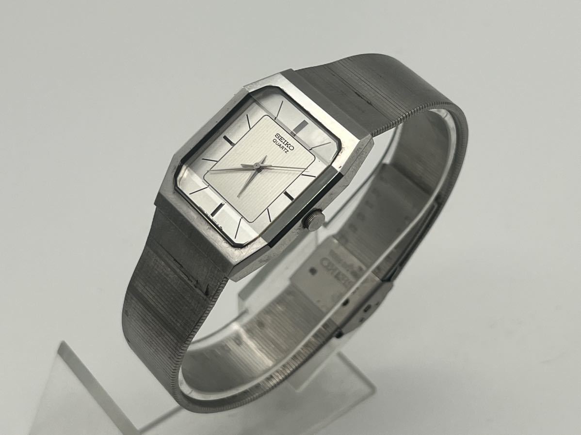 C2KG6 稼動品 SEIKO セイコー QZ 7431-5120 スクエア シルバー文字盤 メンズ腕時計 _画像2