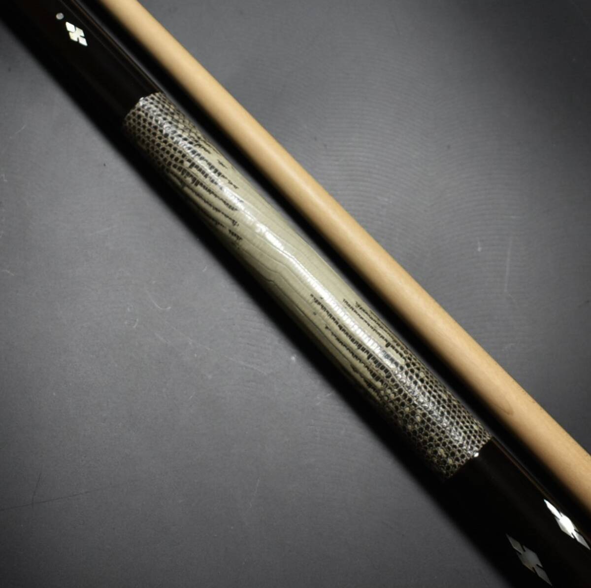 ☆YOSHIMURA cue/吉村キュー 黒檀 リザード本革 18山 ジョイント ☆YOSHIMURA cue/吉村キュー 黒檀 リザード本革 18山 ジョイント
