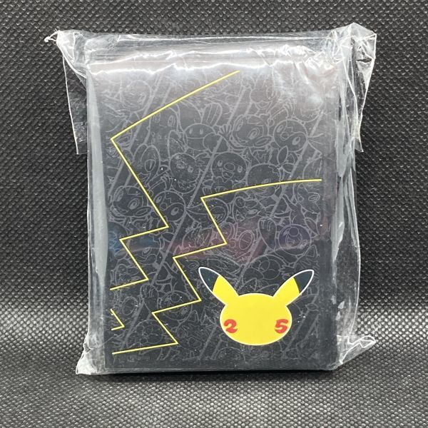 【複数同梱送料一律】 ポケモンカード 海外 25th限定 セレブレーション 65枚セット スリーブ デッキシールド 25周年 ピカチュウ_画像1