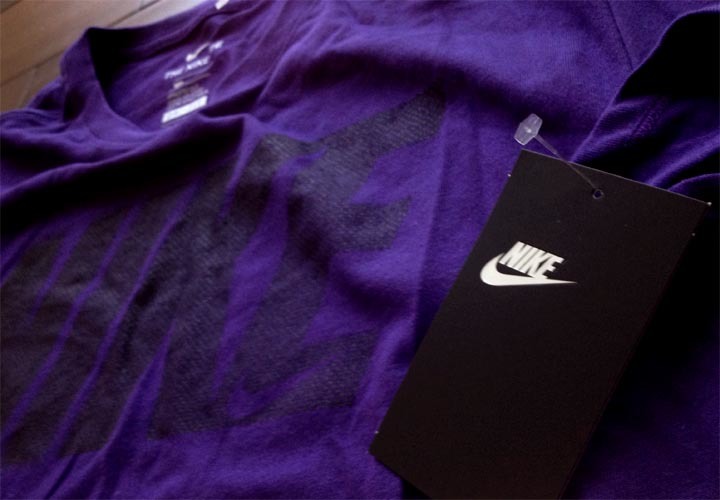 【既決USA】NIKE ・ ナイキ@完売胸元【NIKE】ロゴ入半袖Tシャツ【NIKE Men's DRI-FIT Logo Graphic T-Shirt】 Purple @XL_画像10