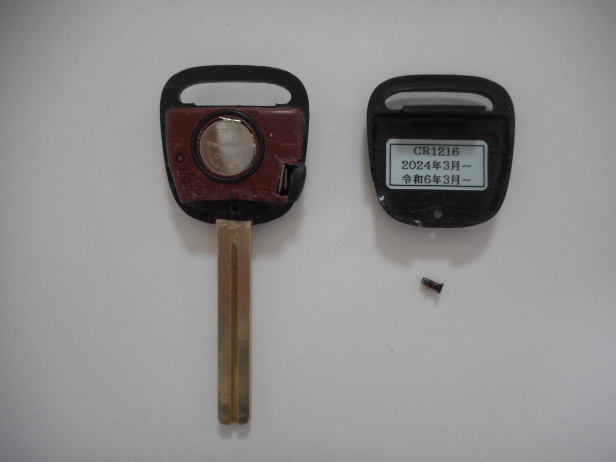 トヨタ　クラウン　15系　純正キーレス　ブランクキー　茶色基盤　自分で設定して、内溝キーの合鍵加工で最安の専用キー作成。_画像4