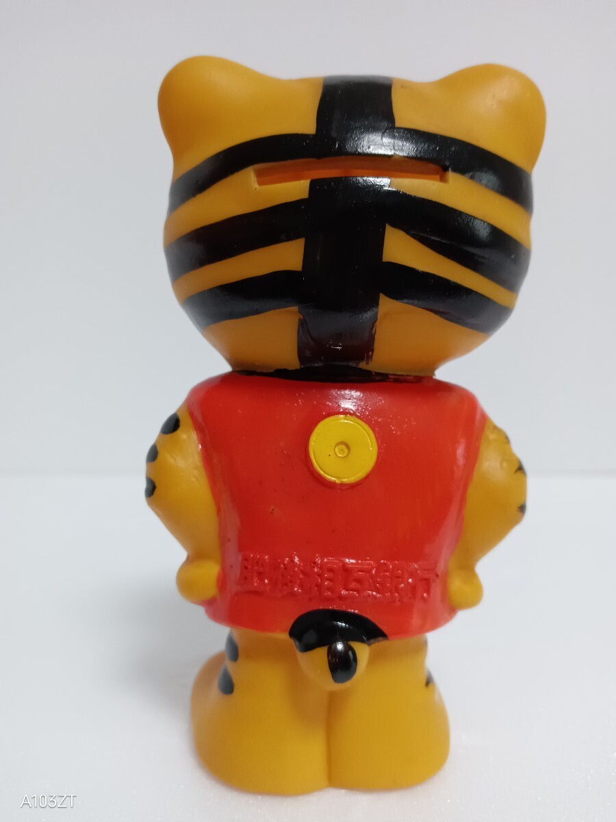 Yahoo!オークション - 約10.5cm 肥後相互銀行 虎の子トラちゃん Yahoo!オークション - 約10.5cm 肥後相互銀行 虎の子トラちゃん
