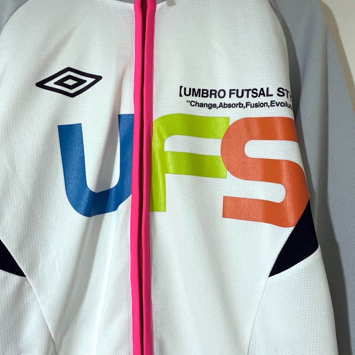 極美品 umbro アンブロ トラックジャケット パーカー ジャージ サッカー