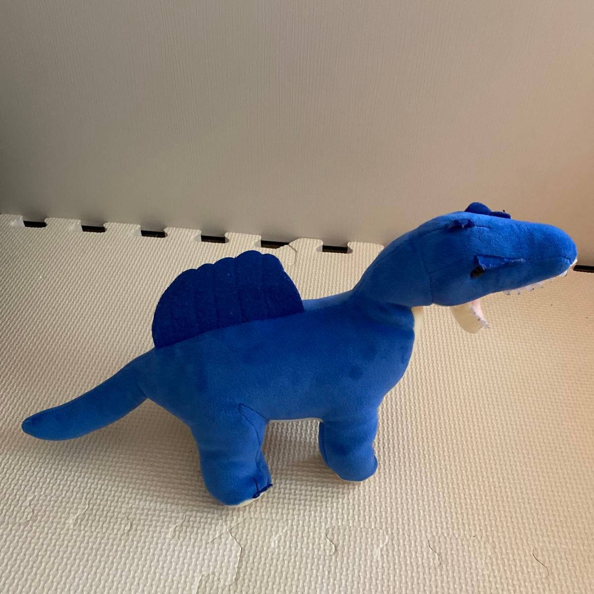 テイクオフ　恐竜　ぬいぐるみ　ディノサウル　スピノサウルス