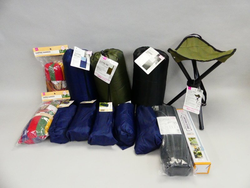 y312 unused storage goods outdoor camp hammock sleeping bag sleeping bag desk chair disaster prevention Daiso goods on the market together 