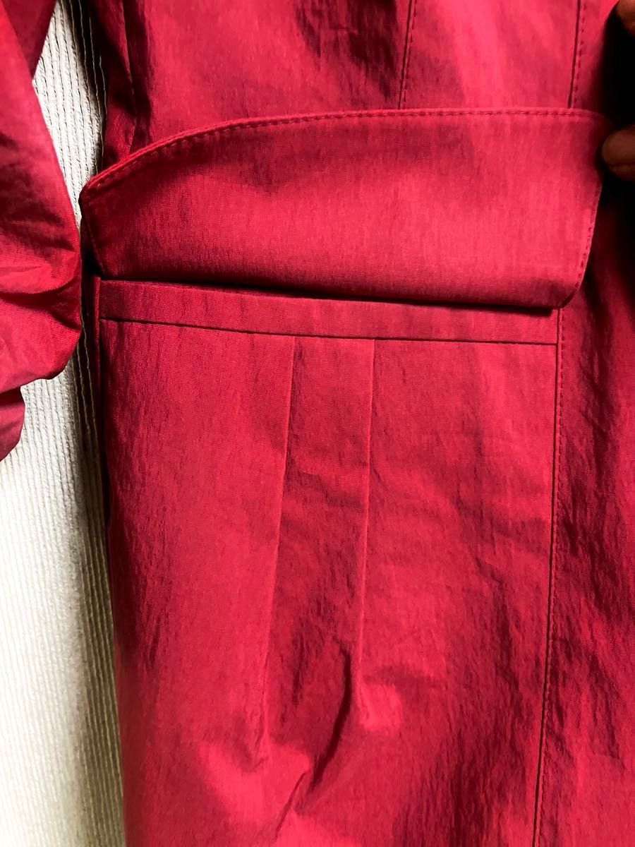 BELLUCCI ベルッチ　レディース　ジャケット　コート　アウター　ショート丈　赤　レッド　軽量　上品　ナイロン　伸縮性　