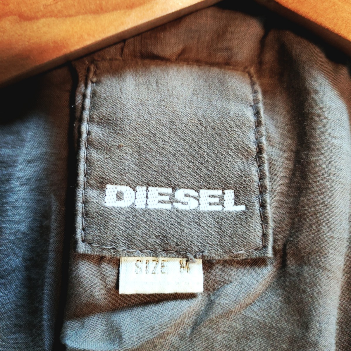 「希少品」DIESEL ③【大人の都会的ミリタリー】ディーゼル テーラードジャケット ミリタリー アウター カモフラ 迷彩柄 ゴールド金具 春秋_画像5