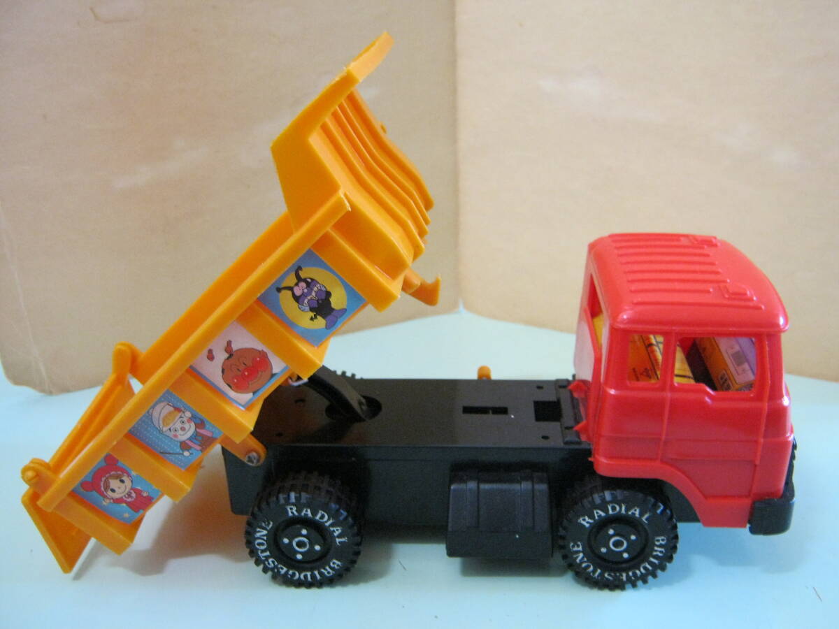 DAIYA[ Isuzu. dump truck ( carrier . on ..* carrier . Anpanman. seal .... exist ) driver`s seat part tin plate made * friction ]