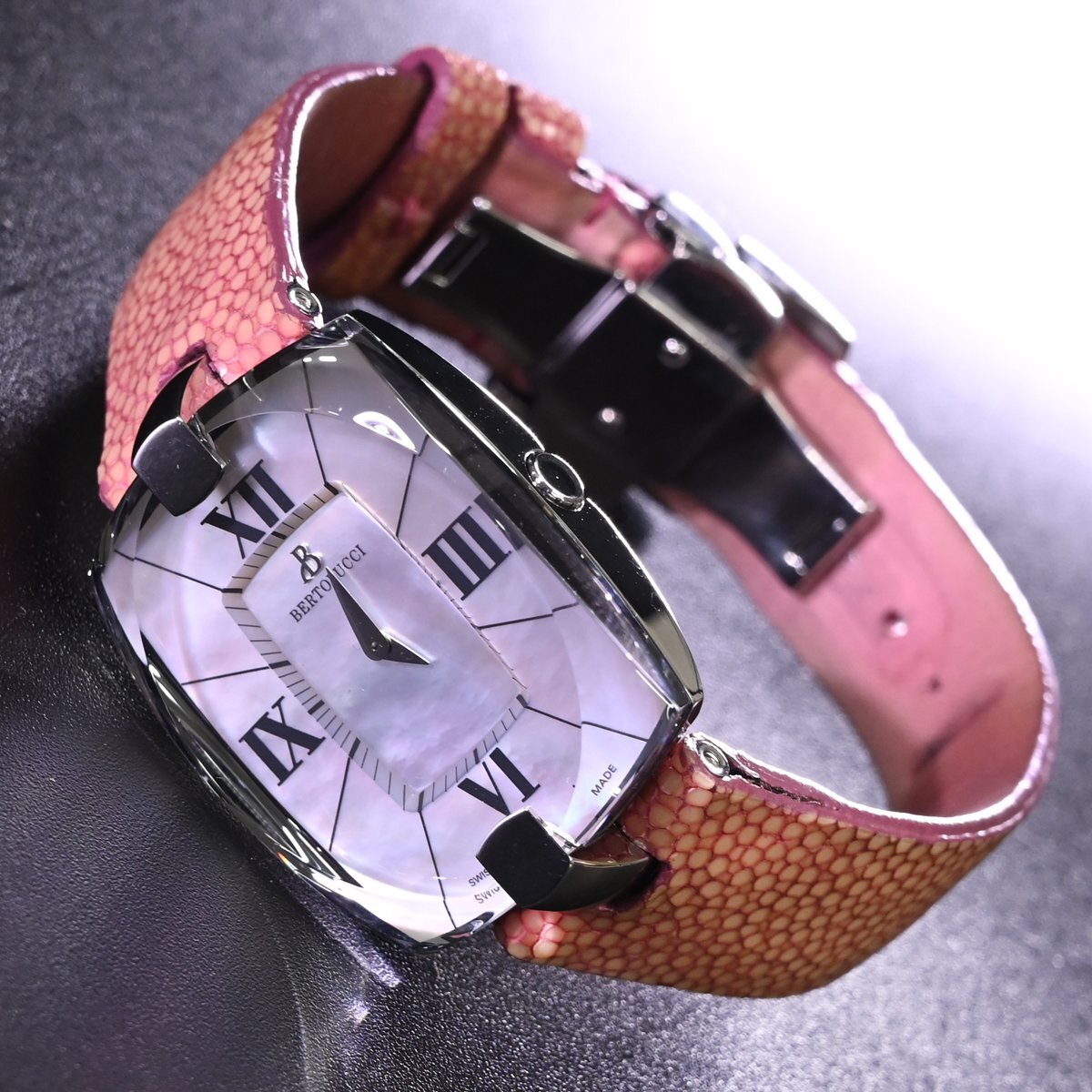 本物 極上品 ベルトルッチ 極希少 ラージサイズ サファイヤクリスタルウォッチ 腕時計 純正ガルーシャベルト Dバックル BERTOLUCCIの画像2
