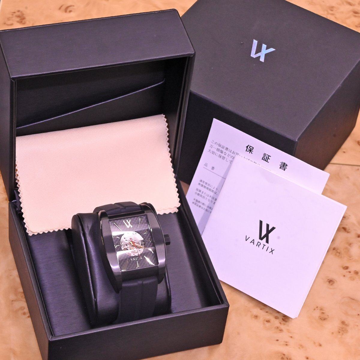 本物 新品 ヴァティックス 最新作 第三弾 チタン×カーボン文字盤 GROWTH メンズウォッチ 男性用自動巻腕時計 元箱 保証書付 VARTIX_画像9
