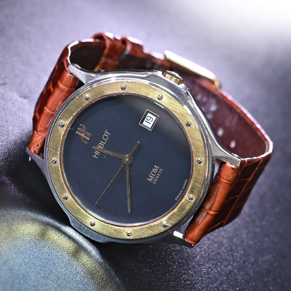 本物 美品 ウブロ 18金ベゼル 36MM ジェンツサイズ K18YG×SS クラシック MDM メンズウォッチ 男性用腕時計 HUBLOT GENEVEの画像2