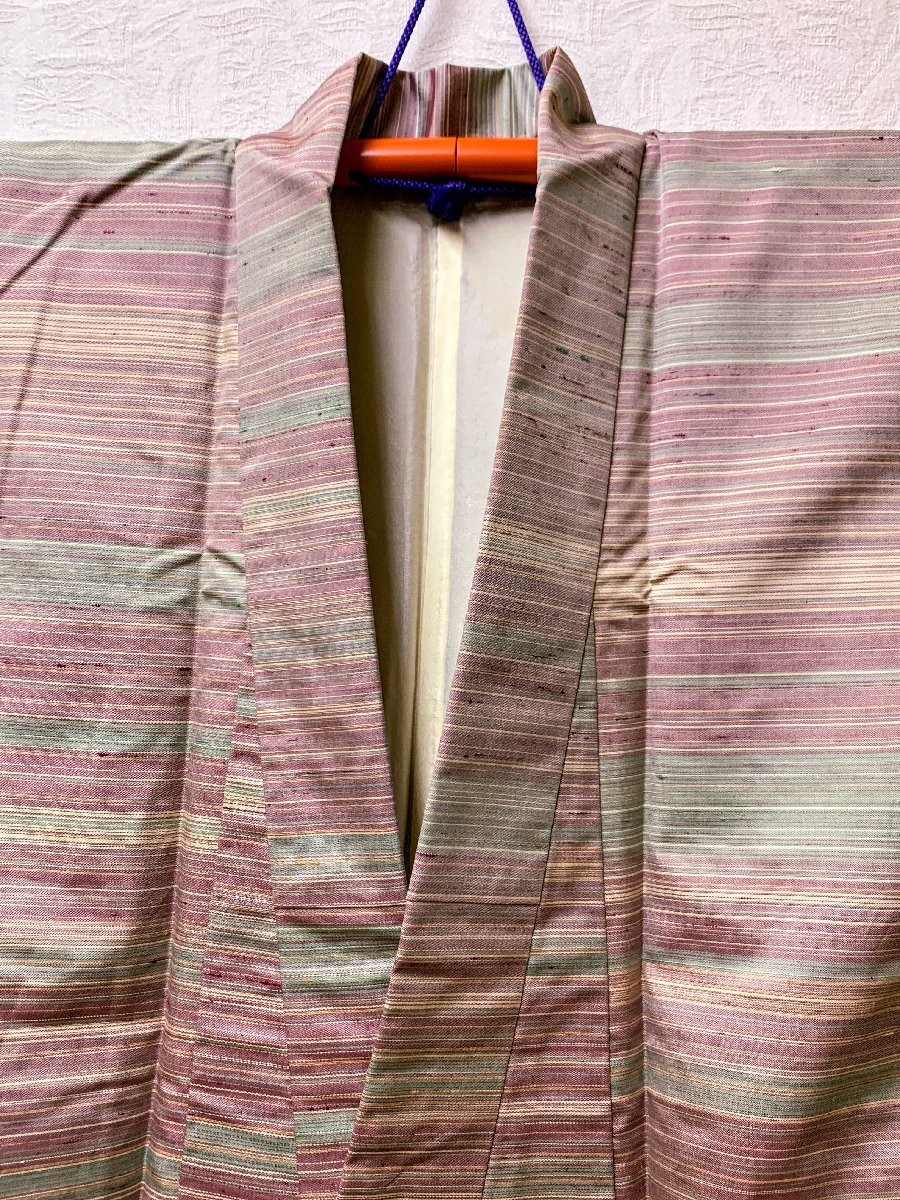 1034B/アンティーク 女性着物 薄紫系カラフル横縞 結婚式 レトロ お洒落 リメイク素材 古布 和装_画像2