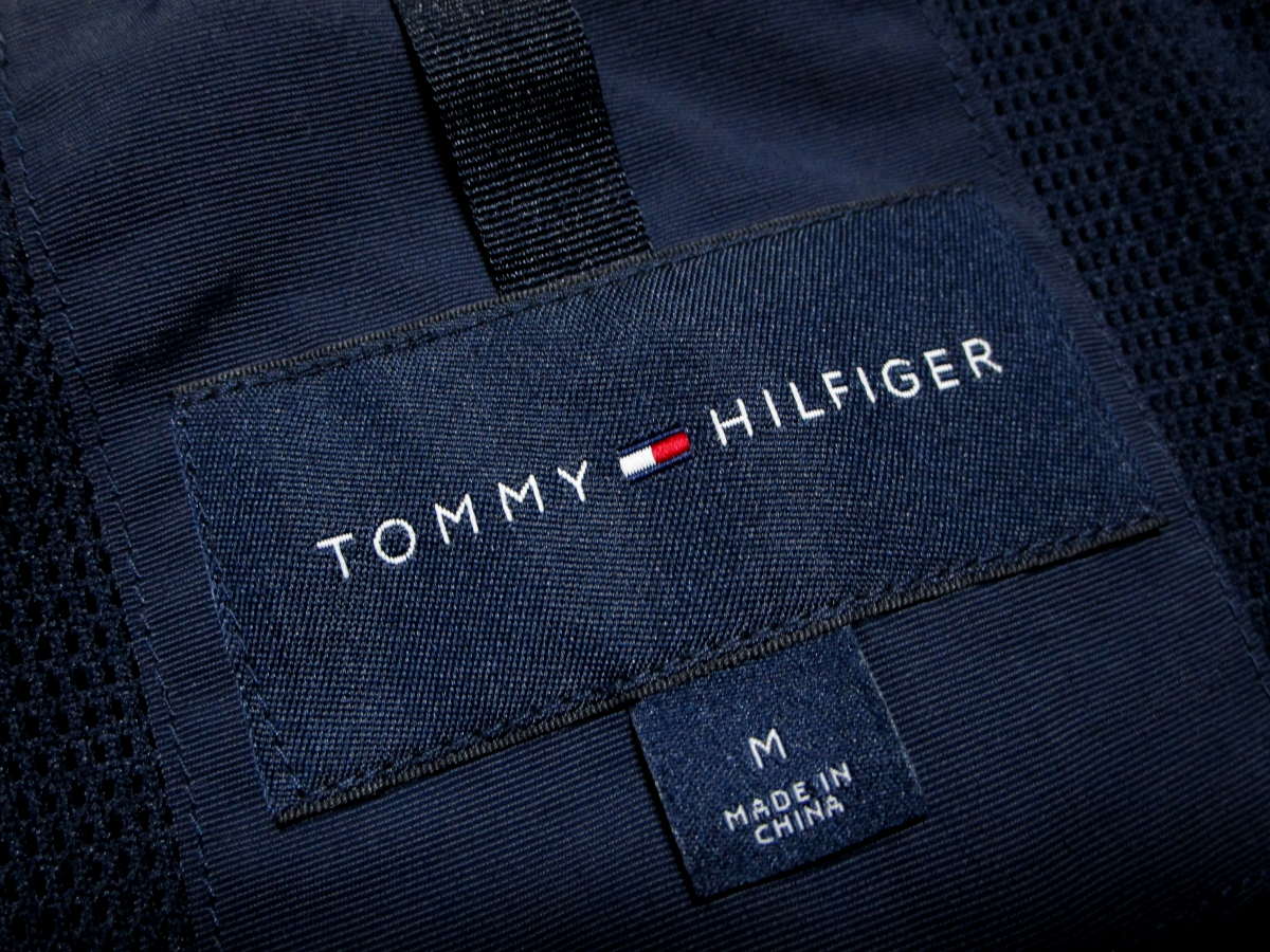 【トミーヒルフィガー】 スタンドカラー ジップジャケット フード格納 ナイロンツイル ネイビー サイズM 衿ロゴ TOMMY HILFIGERの画像6