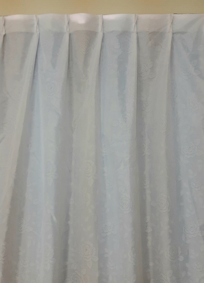新品 防炎エコミラーレースカーテン １００X１３３cm ２枚組 遮熱 断熱 ホワイト系ローズ柄の画像2