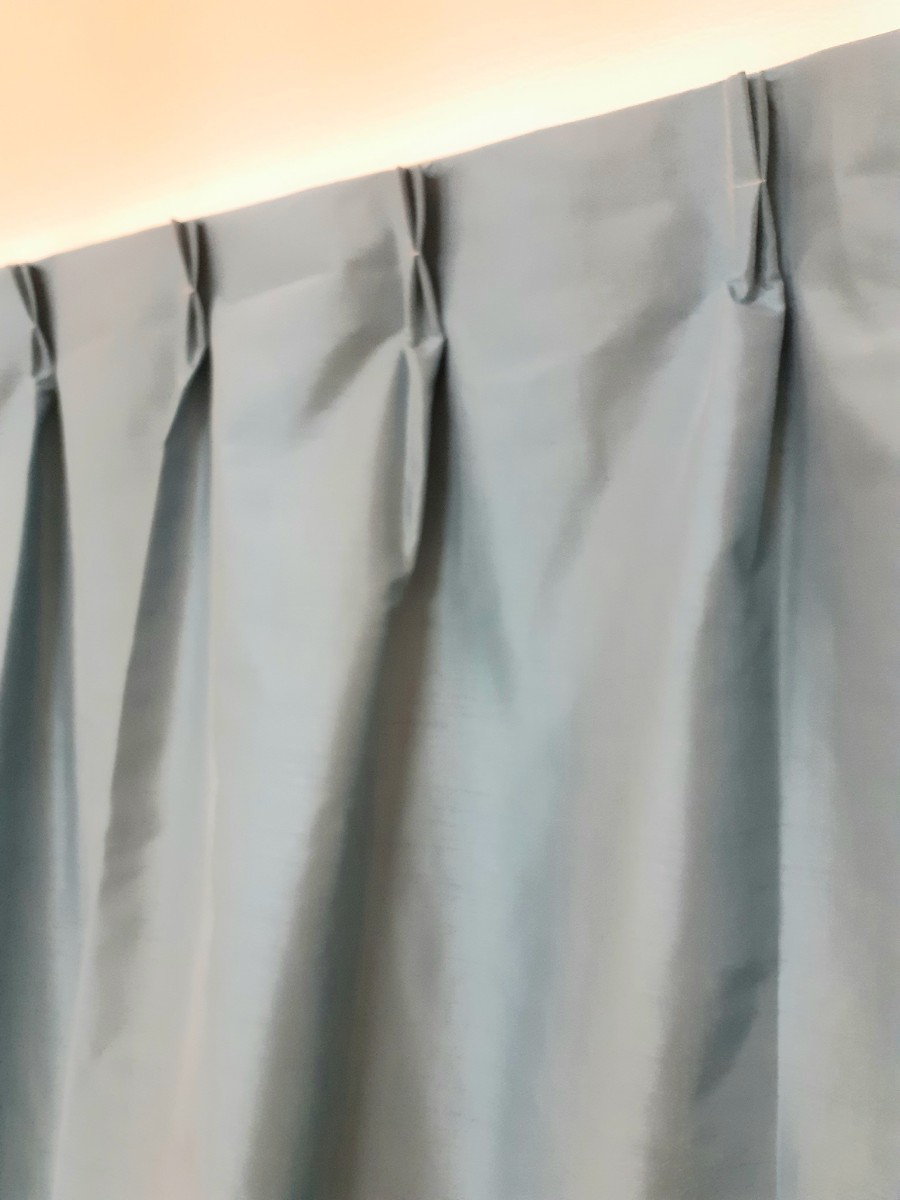 新品 遮光プリントカーテン １００X１３５cm ２枚組 ブルー系　コーティング素材_画像4