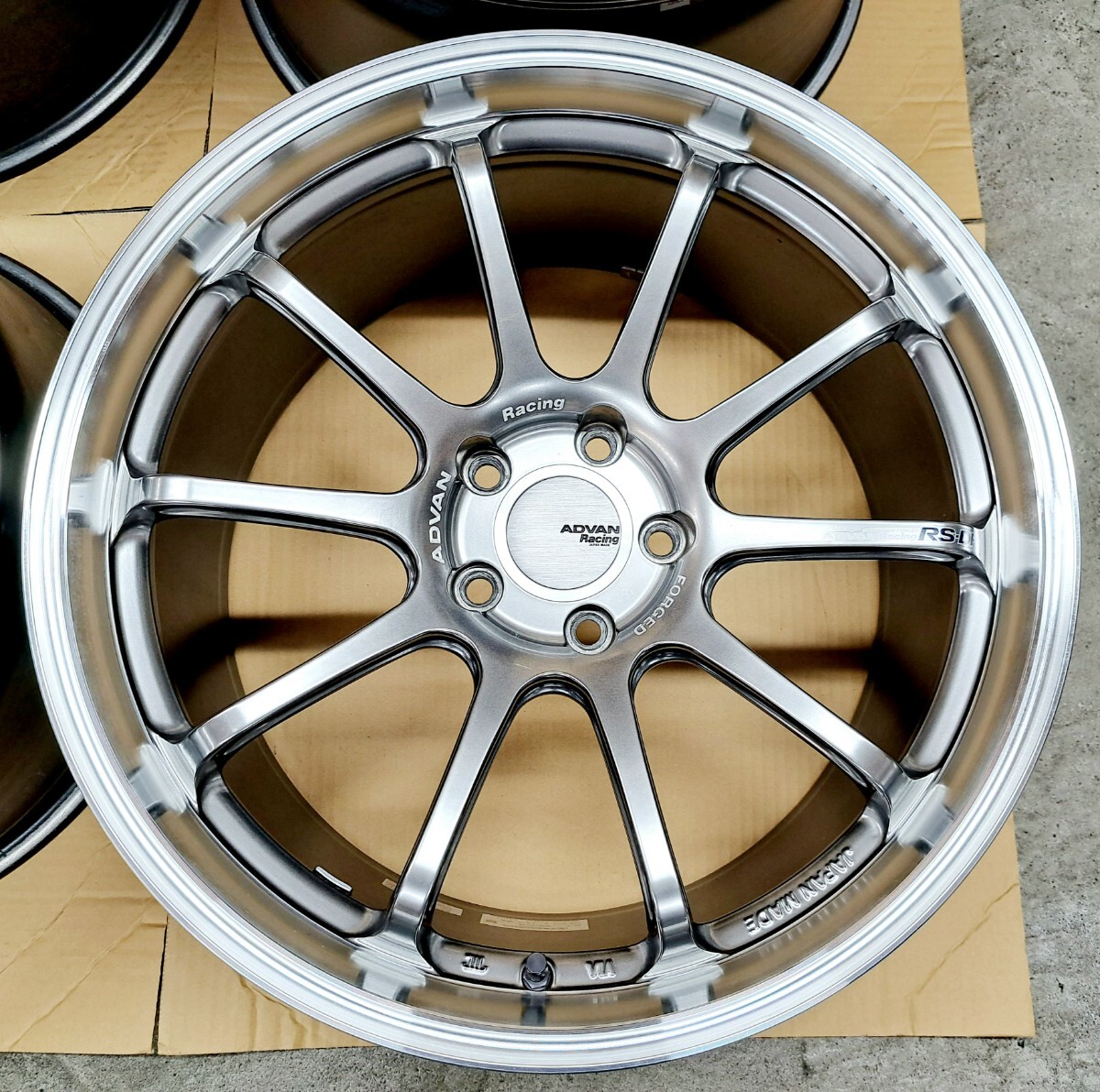 【極上品】ヨコハマ アドバンレーシングRS-DF ホイール 4本 19インチ 9.5J 114.3 スバル WRX STI ランエボ GRヤリス カローラ 定価43万円_画像2