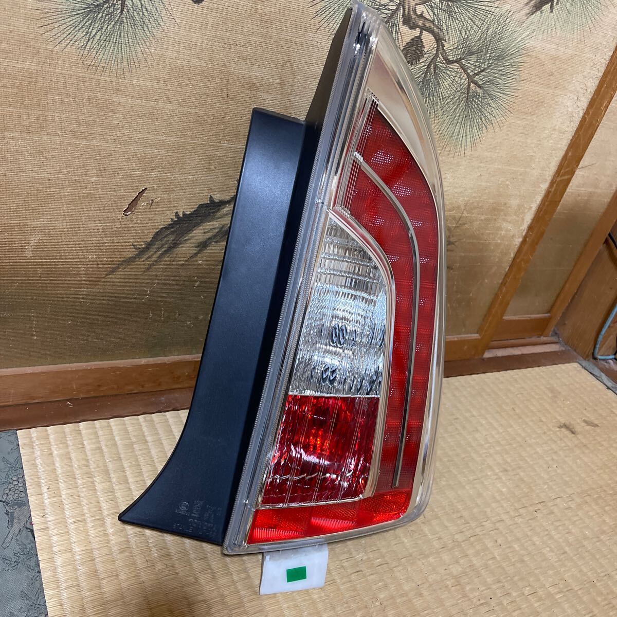 トヨタ 30 プリウス ZVW30 後期 純正 右テールランプ テール トヨタ 30 プリウス ZVW30 後期 純正 右テールランプ テール