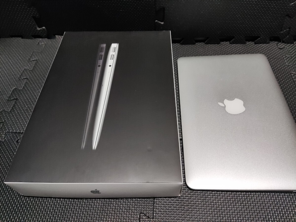 Apple Macbookair 11 Late2010 Model:A1370 箱付属品完備 の画像4