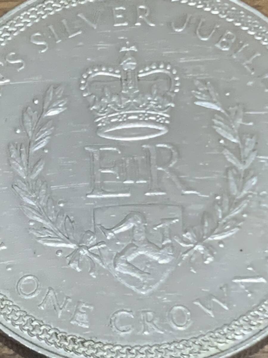 大型コイン イギリス エリザベスⅡ世 即位25周年 祝典 女王 プルーフ 記念 マン島 1クラウン 美品 こ44の画像5