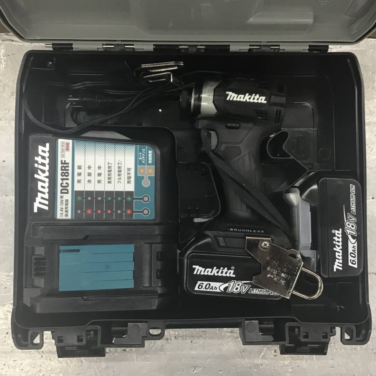 【美品】★マキタ(makita) コードレスインパクトドライバー TD173DRGXB