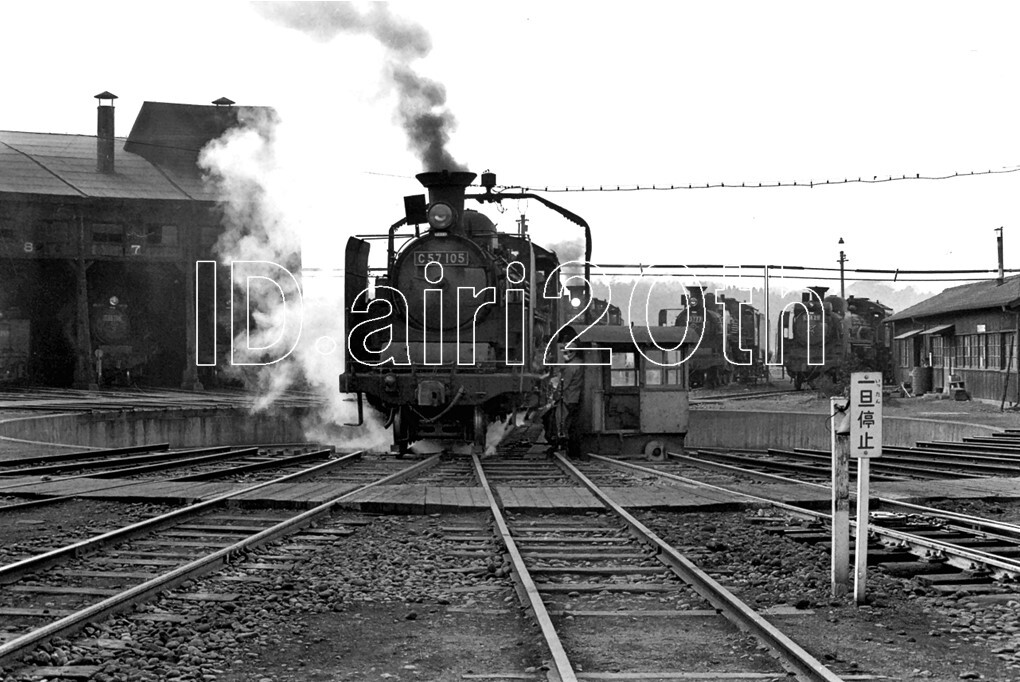 R0060-3【古い 鉄道 白黒 モノクロネガ】35mm 6コマ◇昭和41年 蒸気機関車 C57 C58 ※鉄道 駅 電車 汽車_画像6