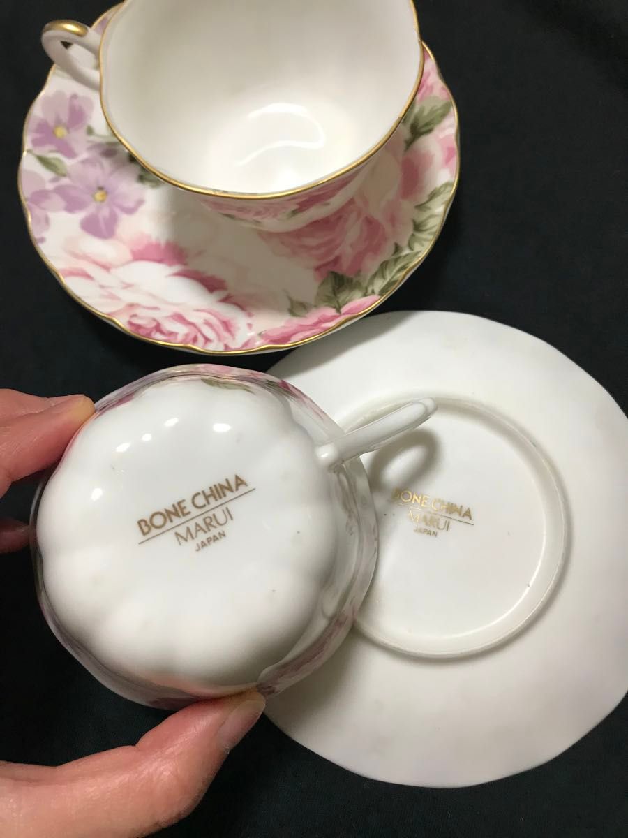 ボーンチャイナ　bone china  アンティーク　ティーカップ　ソーサーペア