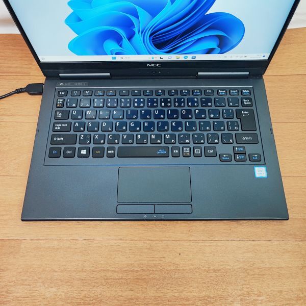 ノートパソコン NEC LAVIE Hybrid ZERO HZ350/GAB PC-HZ350GAB Core i3-7100U 2.4GHz タッチパネル 2in1 起動確認済みジャンク3_画像3