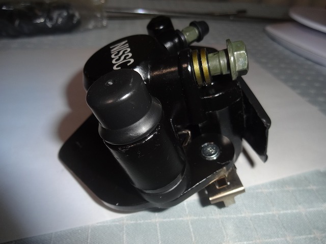 送料込み 黒色 GN125/GS125等 スズキ系 社外 ブレーキキャリパー 取付ピッチ60mm程度 壱の画像2
