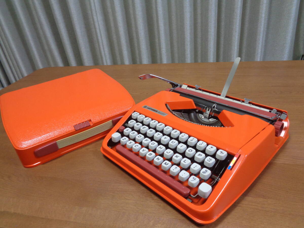 完働品 HERMES Baby エルメスベイビータイプライター 1975年製 ポップ調にオレンジカラーの画像1