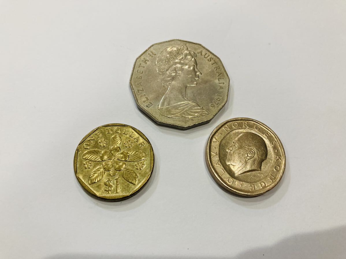 外国銭 硬貨3枚 おまとめ オーストラリア 50セント ノルウェー王国 10クローネ シンガポール 1ドル 希少 コイン_画像1