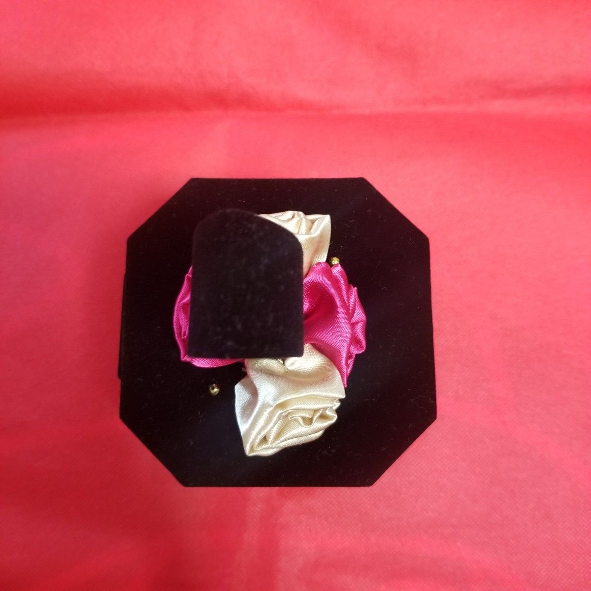 バラの アクセサリーケース　宝石　ネックレス　指輪　リング