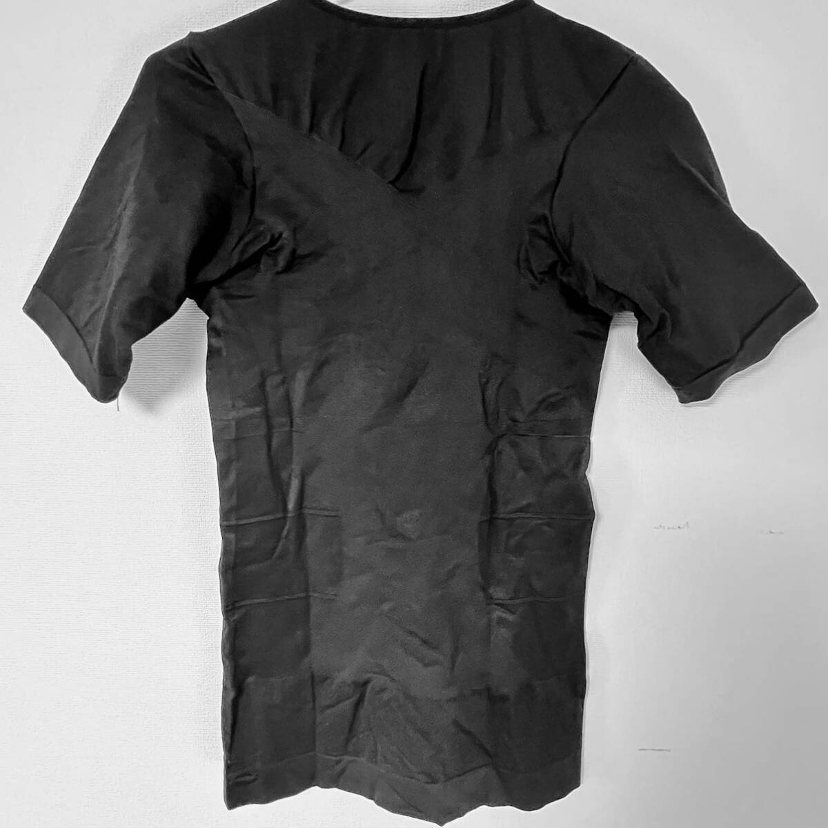[新品未使用] 加圧インナーシャツ メンズ コルセット、半袖 3枚セット 黒 XL 姿勢矯正 猫背矯正の画像3