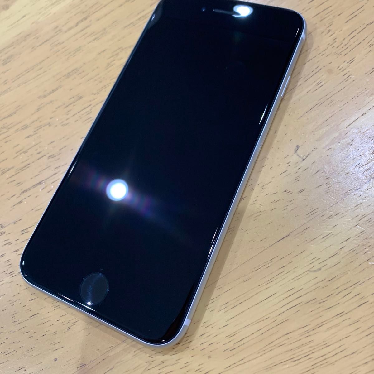 中古　simフリー　iPhone SE 2世代　64gb ホワイト　docomo