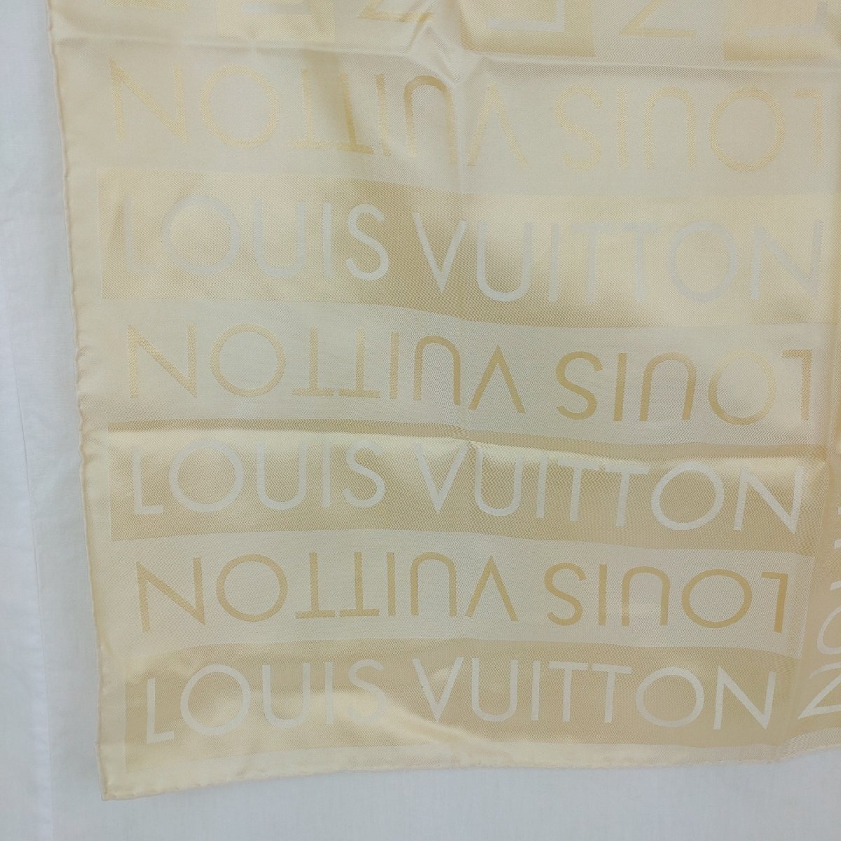 LOUIS VUITTON スカーフ 約70×70㎝ クリーム ロゴ ルイヴィトン LVの画像4