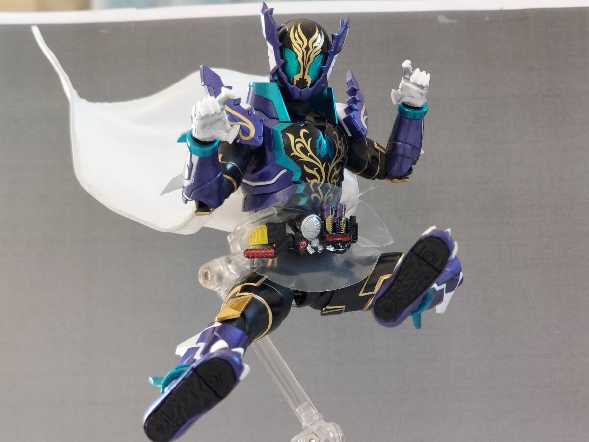 S.H.フィギュアーツ 仮面ライダープライムローグ 塗装リペイント 仮面ライダービルド_改造後